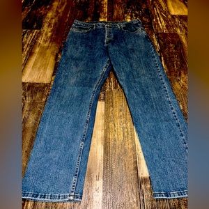 Men’s wrangler 36x30 relaxed fit jeans